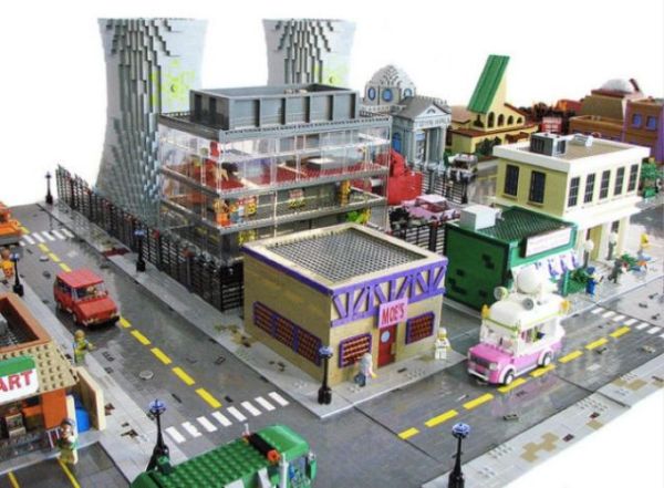 Video: ‘The Simpsons’ Fan Builds Springfield with 500 000 Lego Blocks